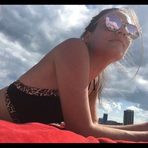 Meet your Posher, Ana